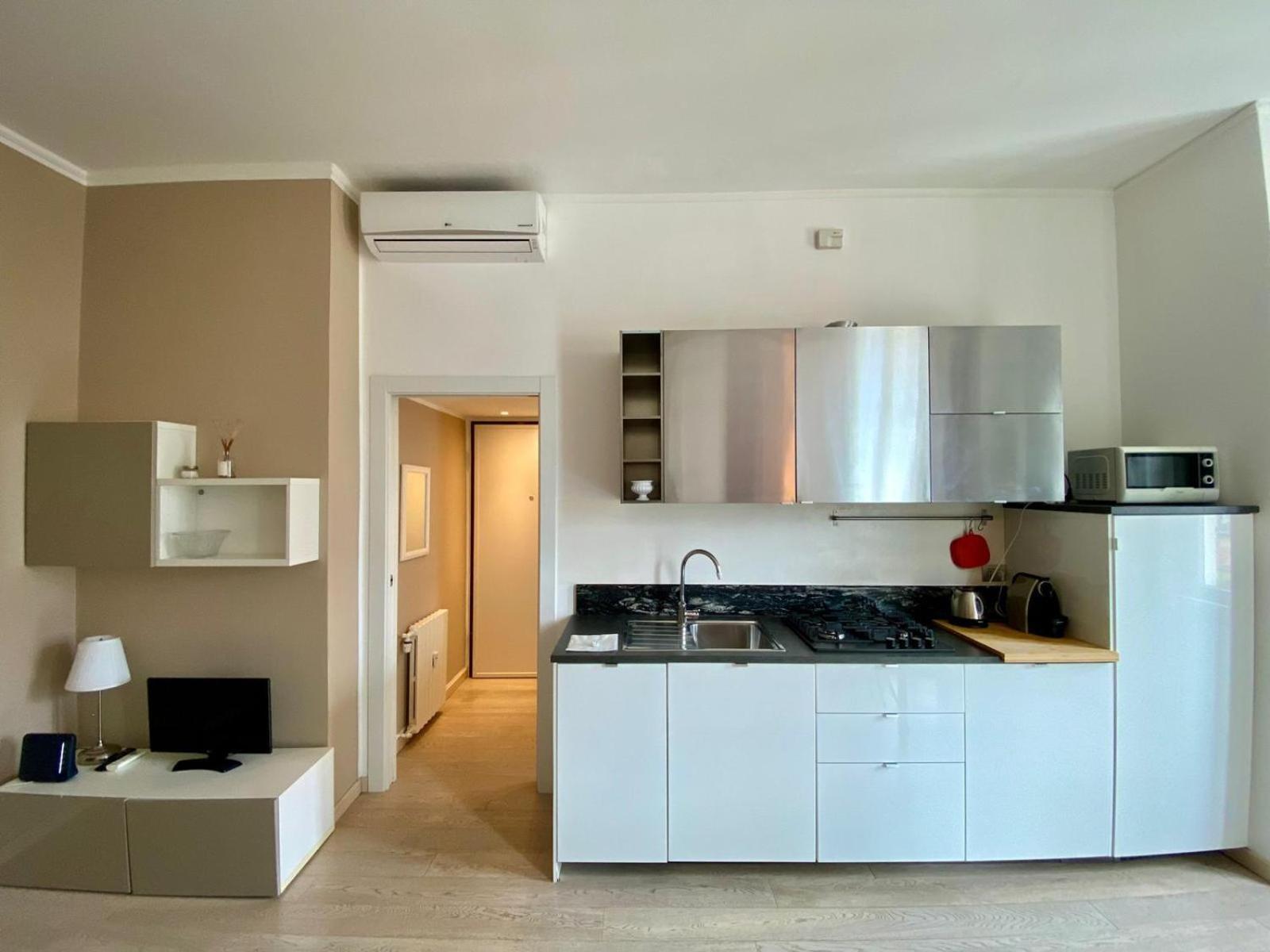 Piazzale Susa Bright Flat Con Veranda Milánó Kültér fotó